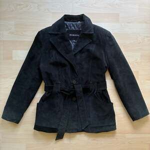 Winlit Women's Black Genuine Suede Leather Belted Jacket